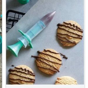 Pampered chef Chocolate drizzler